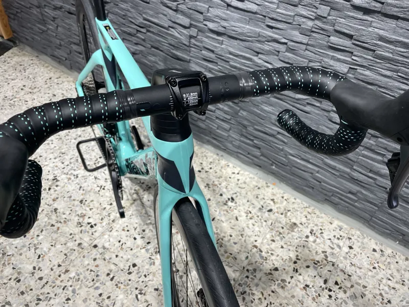 Bianchi Oltre Comp Ultegra Di2 12sp Matt Black Celeste-10